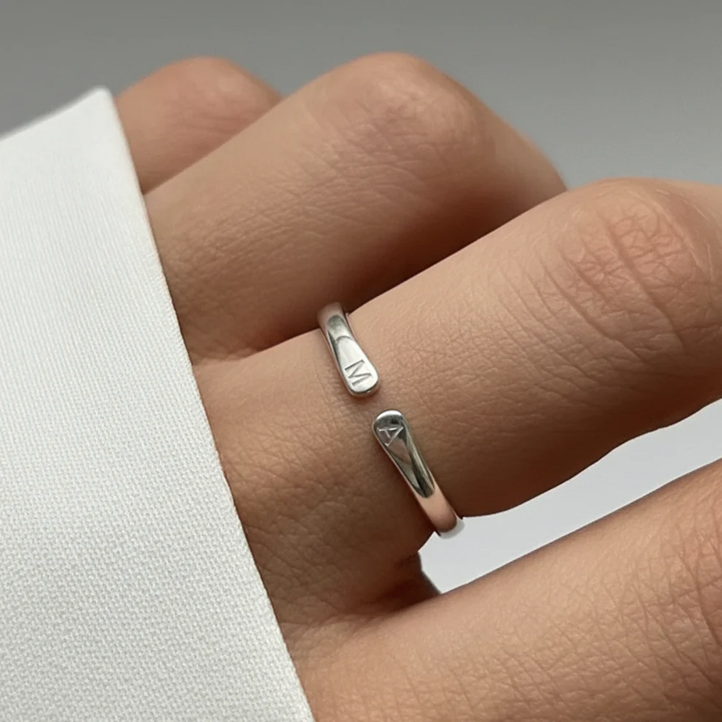 Bague Ajustable Whisper avec Initiale